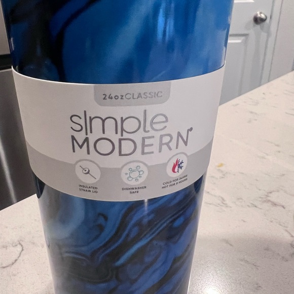 Simple Modern 24oz insulated Tumbler - Picture 1 of 6